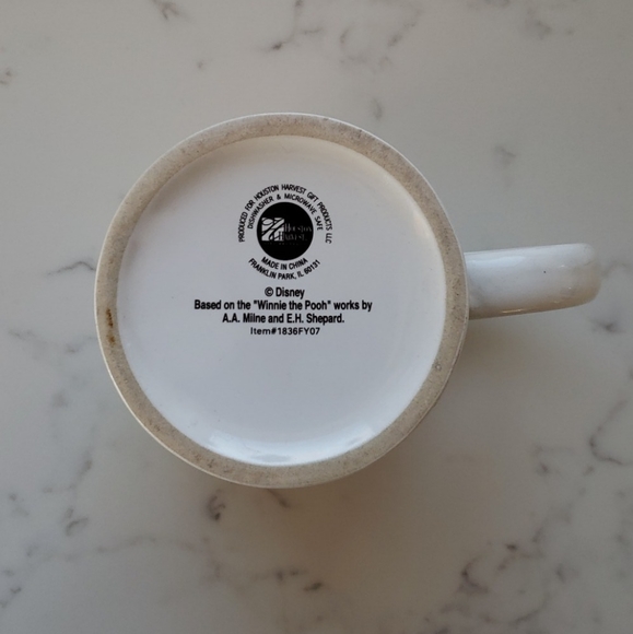 DISNEY Christmas Coffee Tea Mug Winnie the Pooh Tigger Piglet Vintage - Picture 8 of 10